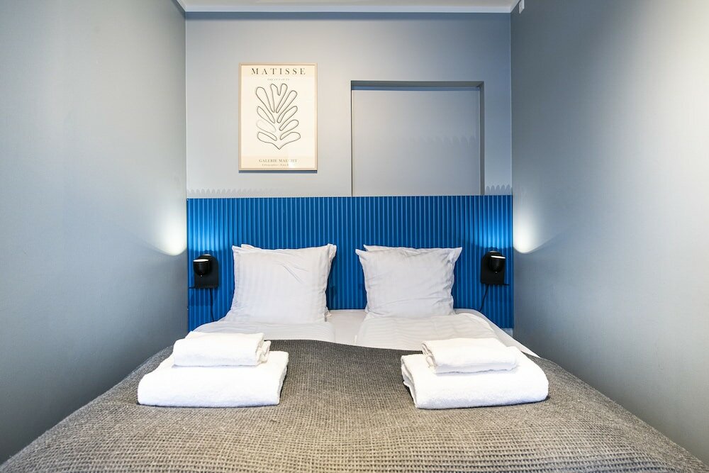 Фото By the Lakes apartments - Into This Place