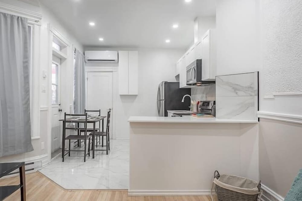 Фото Huge and Lovely 16br Apt