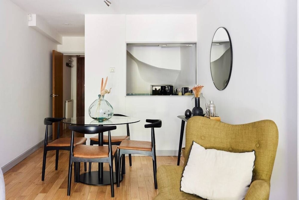 Фото The London Scenery - Classy 2bdr House With Garden