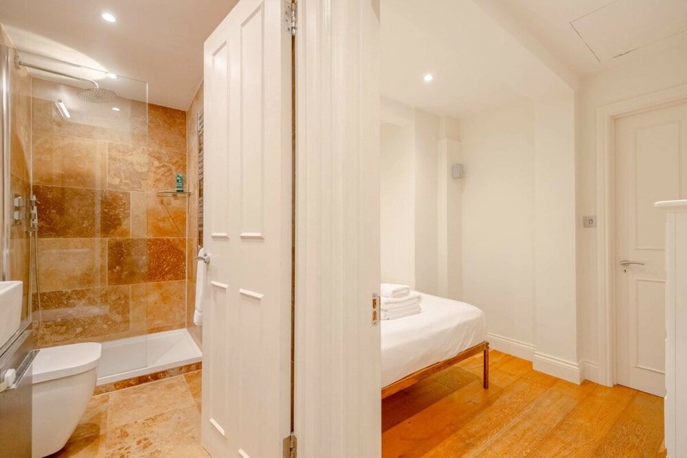 Фото Gorgeous 2bd Flat With Patio - South Kensington!
