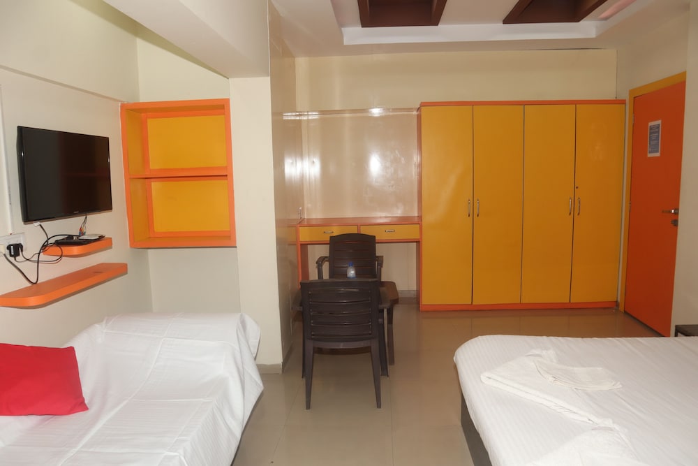 Фото IROOMZ Hotel Shree Krishna Palace