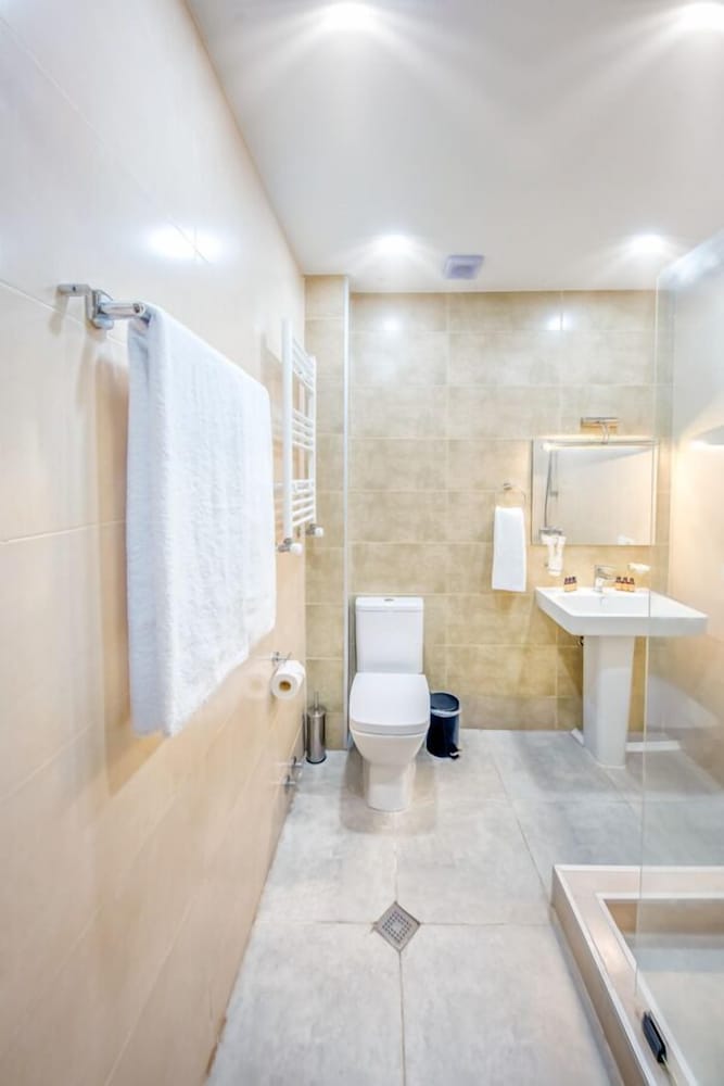 Фото Solo Grand Boshuri Hotel