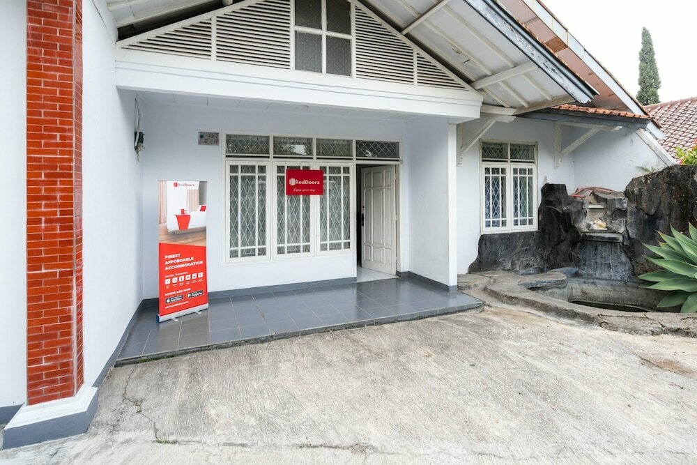 Hotel RedDoorz Syariah near Rsud Cimacan, West Java, photo
