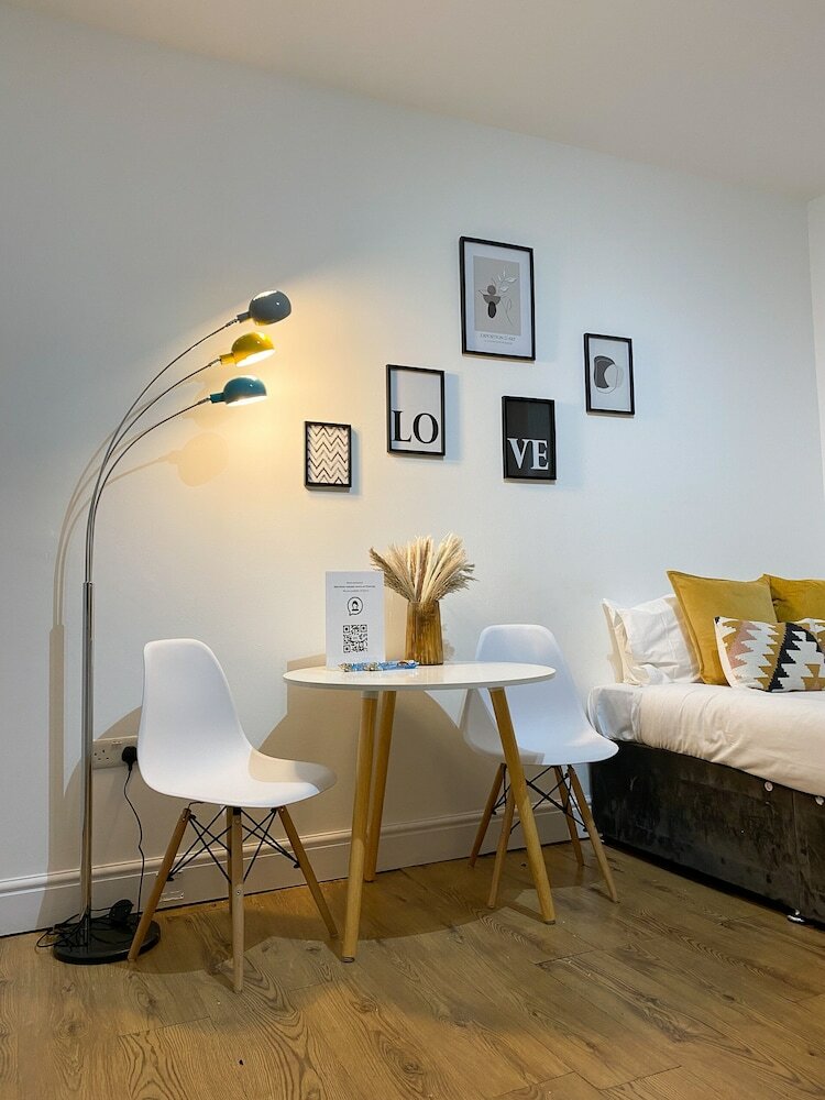 Фото Holland Road Stays