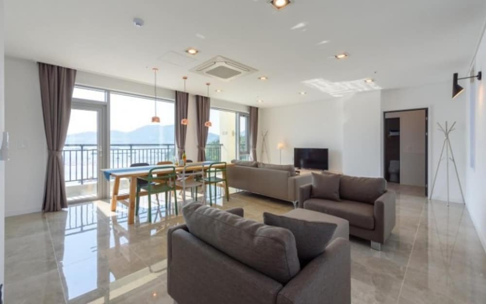Фото Yeosu Grida Resort Pension