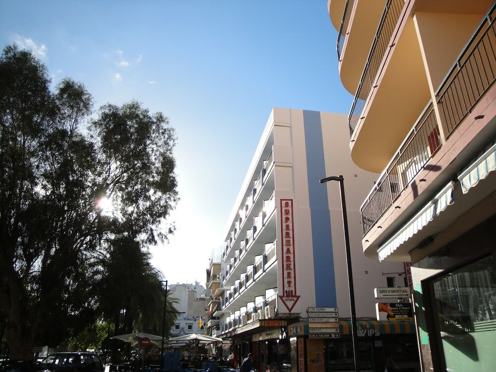 Фото The Red Hotel by Ibiza Feeling 