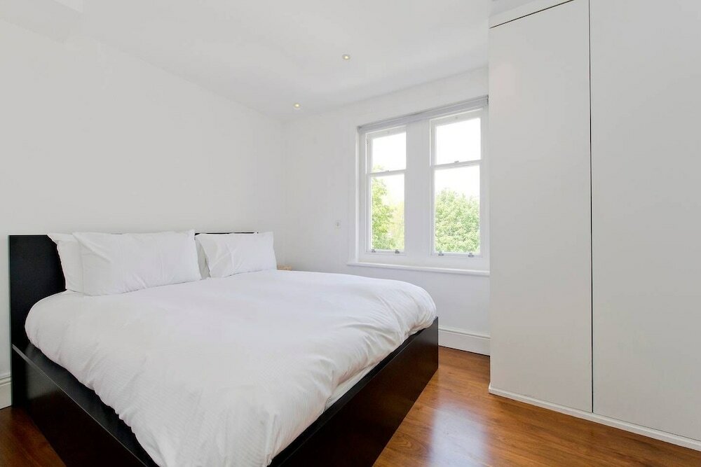 Фото Beautiful 2 Bed W Roof Terrace in Holland Park