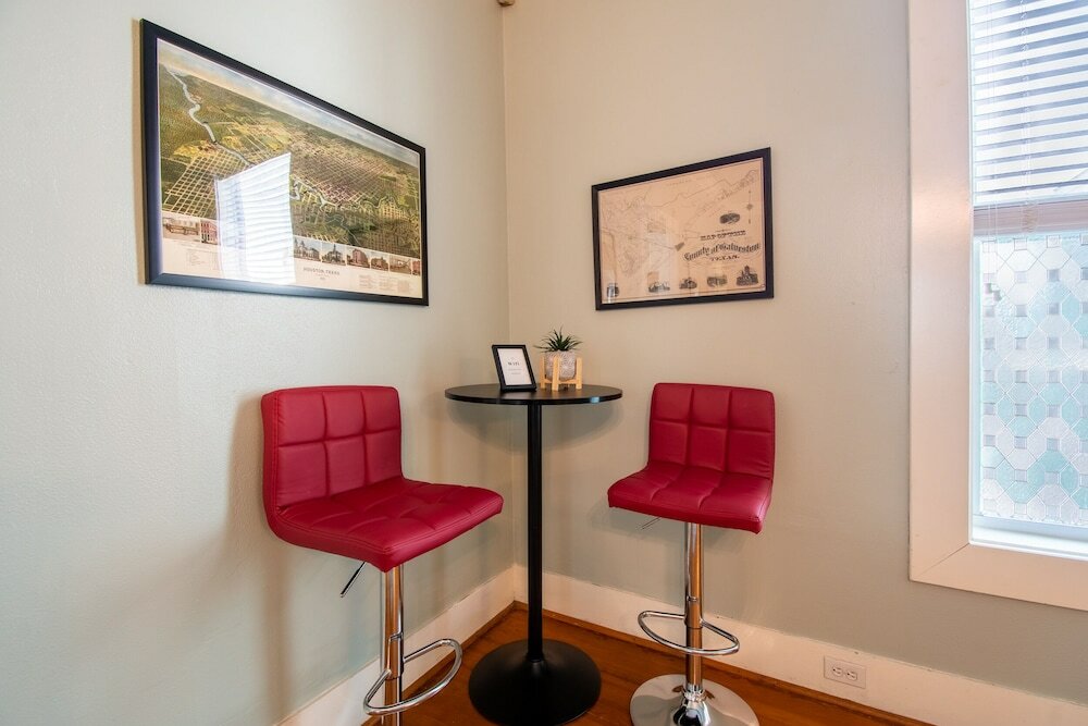 Фото A Bended Oak Bungalow