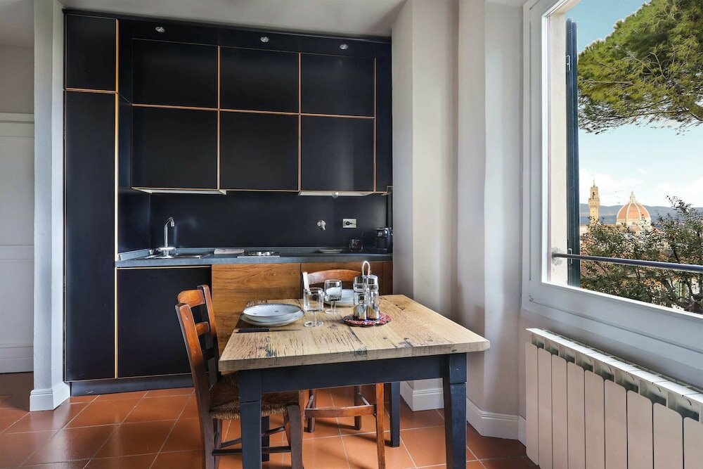 Фото Florence in the Window - Hosted by Sweetstay