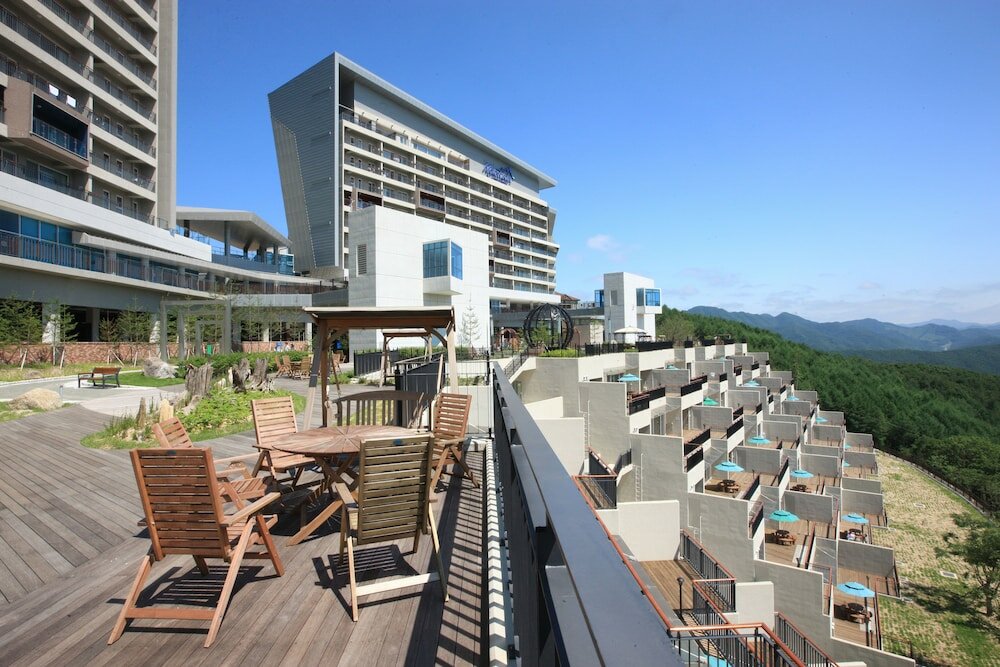 Фото High1 Condominium