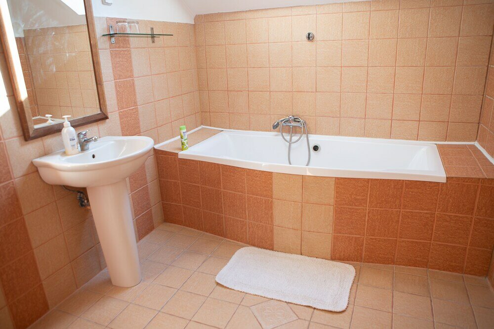 Фото Hunyadi Panzió- Apartmanház