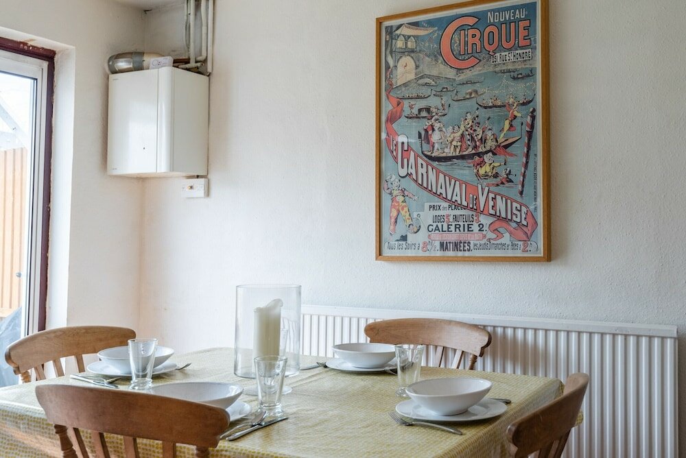 Фото Charming Victorian Family Home in Wimbledon