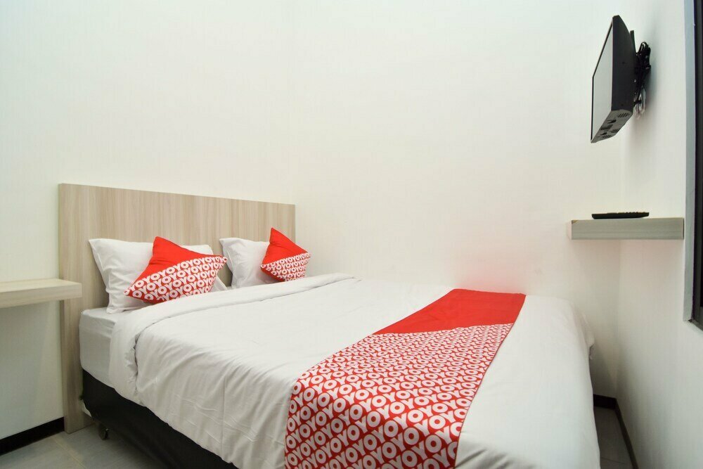 Hotel Rungkut Mejoyo Selatan by Oyo Rooms, Surabaya, photo