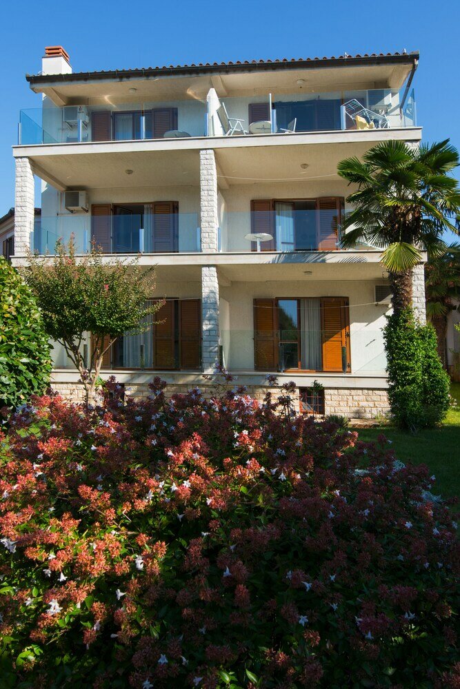 Фото Apartments Mira