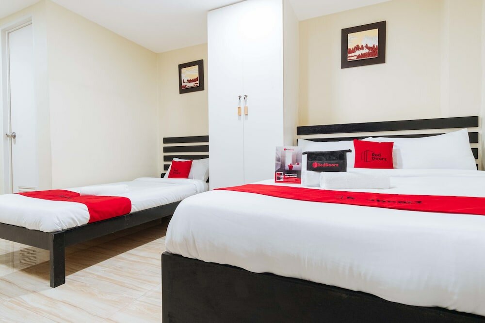 Фото RedDoorz @ University Belt Manila