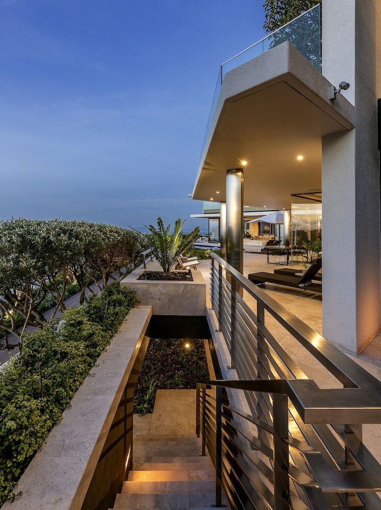 Фото Moondance Villa & Suites