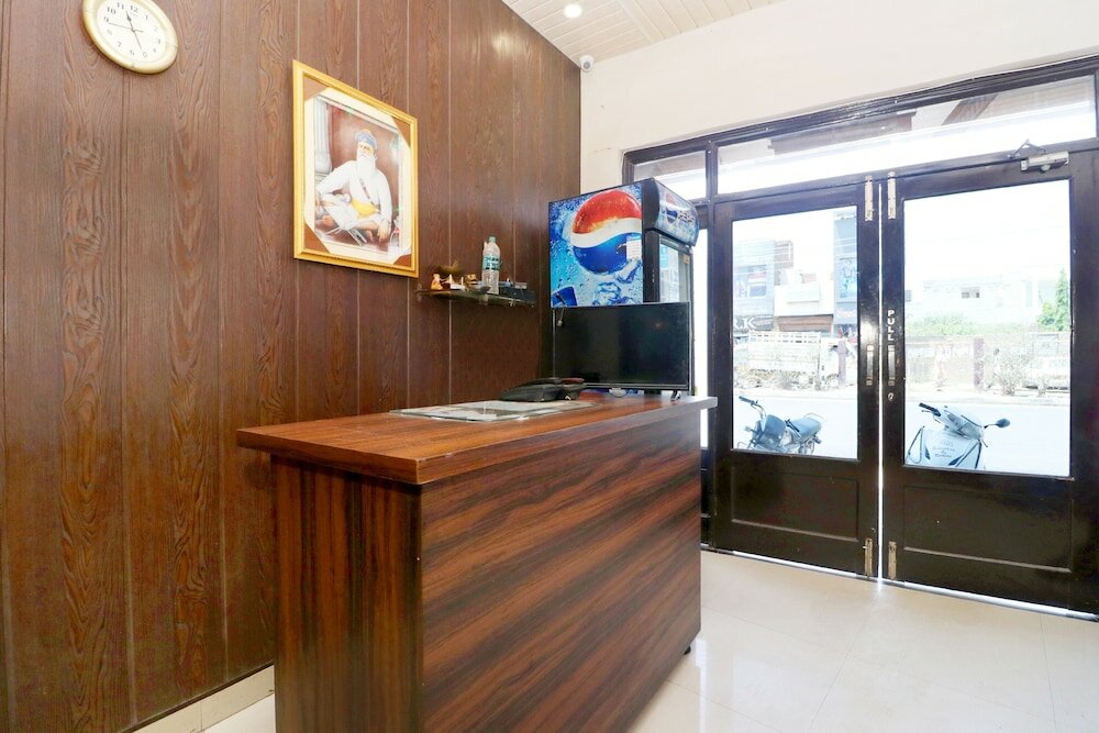 Фото Oyo 39626 Rj Royal Guest House