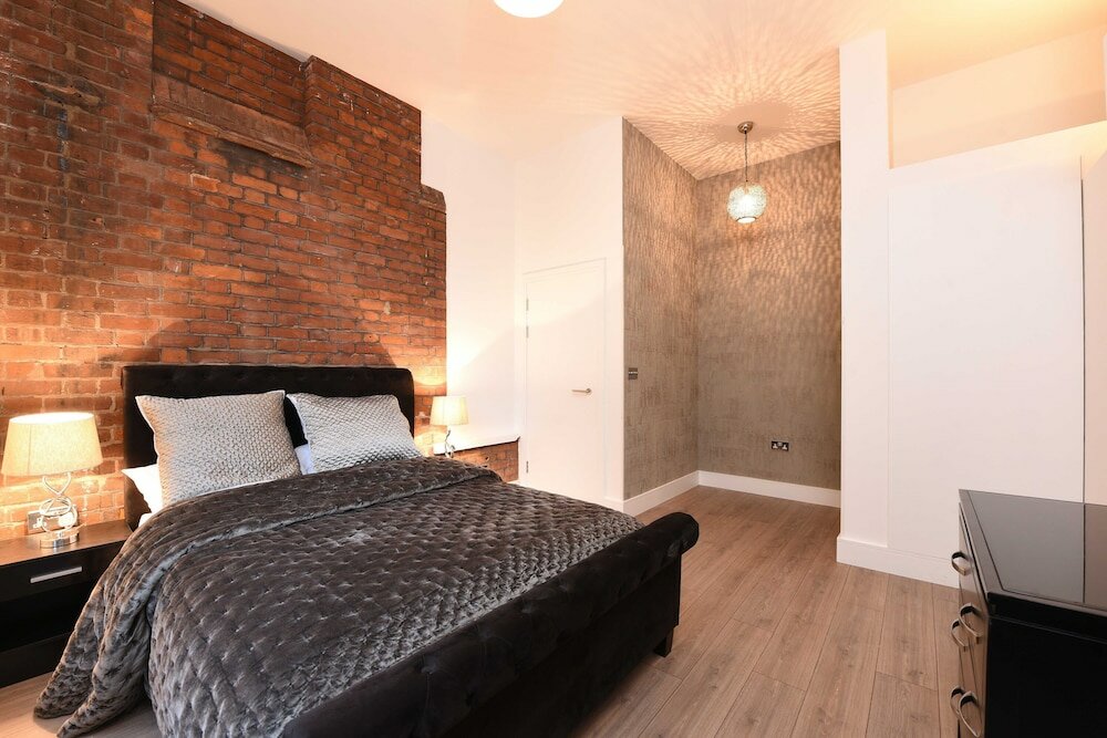 Фото Spacious & Modern 2 Bed Apartment at Knightsbridge London