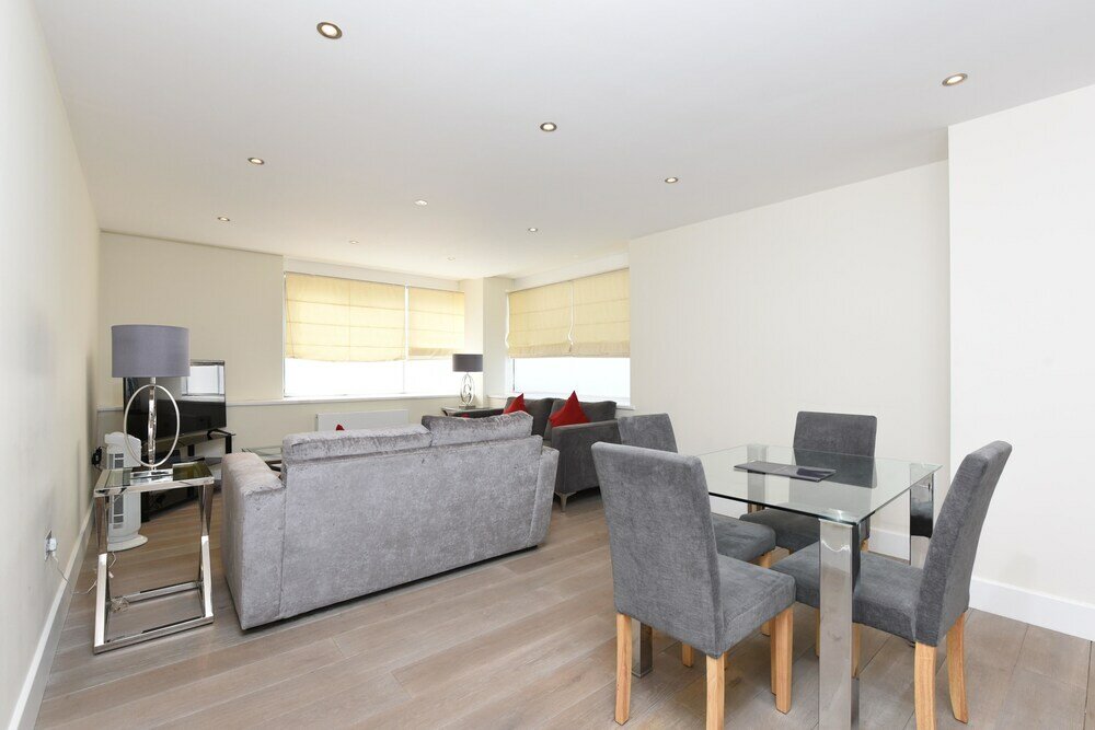 Фото The Glasshouse Apartments