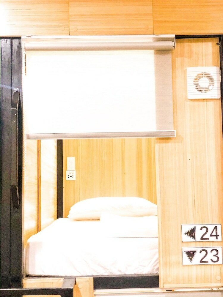 Фото Chiasti Capsule Hostel - Adults Only