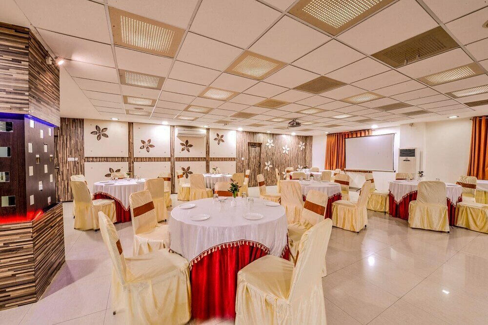 Фото Raghu Mahal Hotel