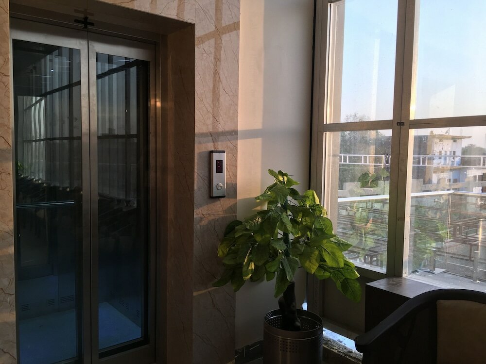 Фото Hotel Ratan Royal Inn