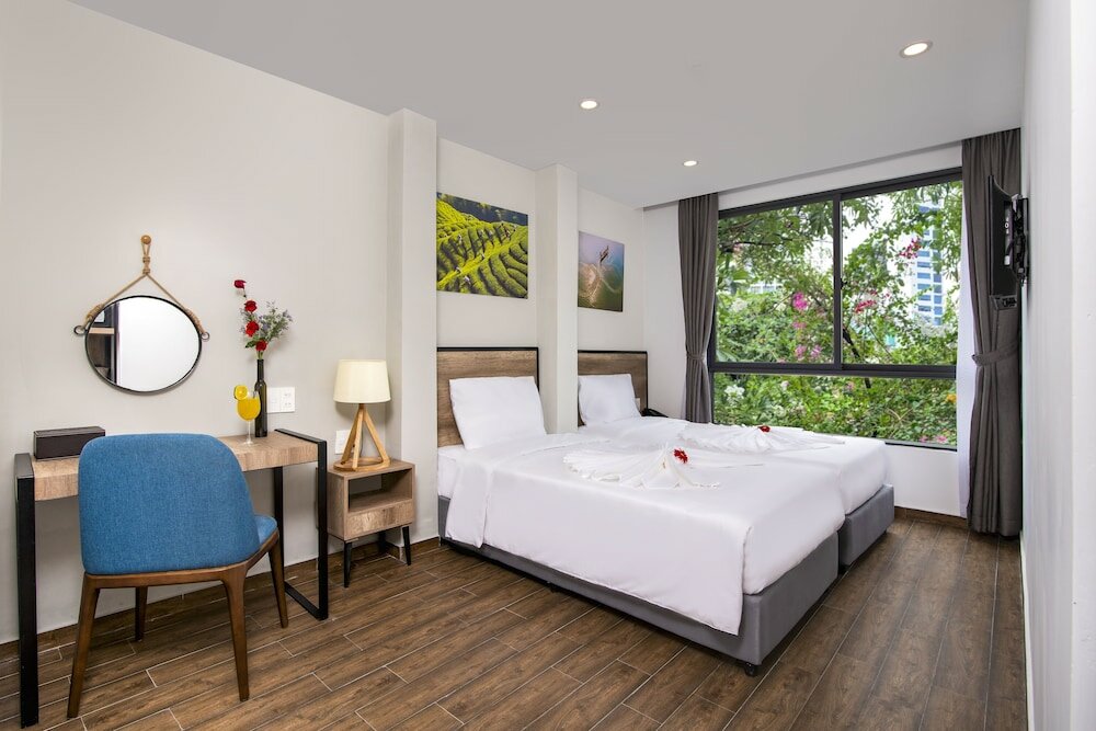 Фото Golden Lotus Central Hotel