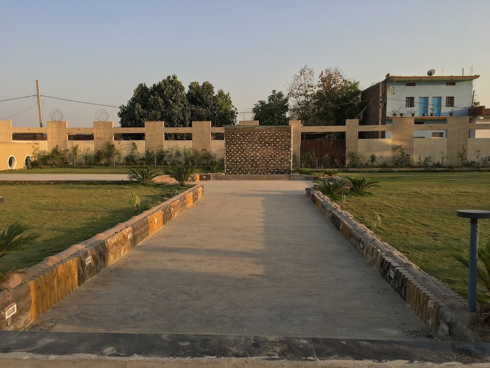 Фото Hotel Ratan Royal Inn