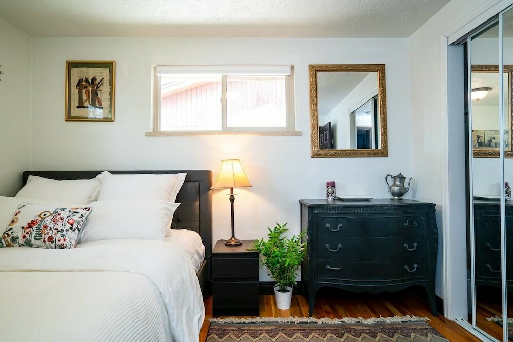 Фото Casa de Henrichs & The Den Spacious Backyard