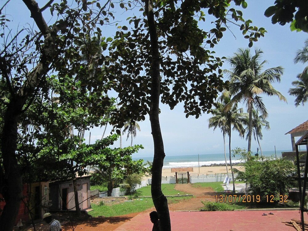 Фото M R Beach & Cottages