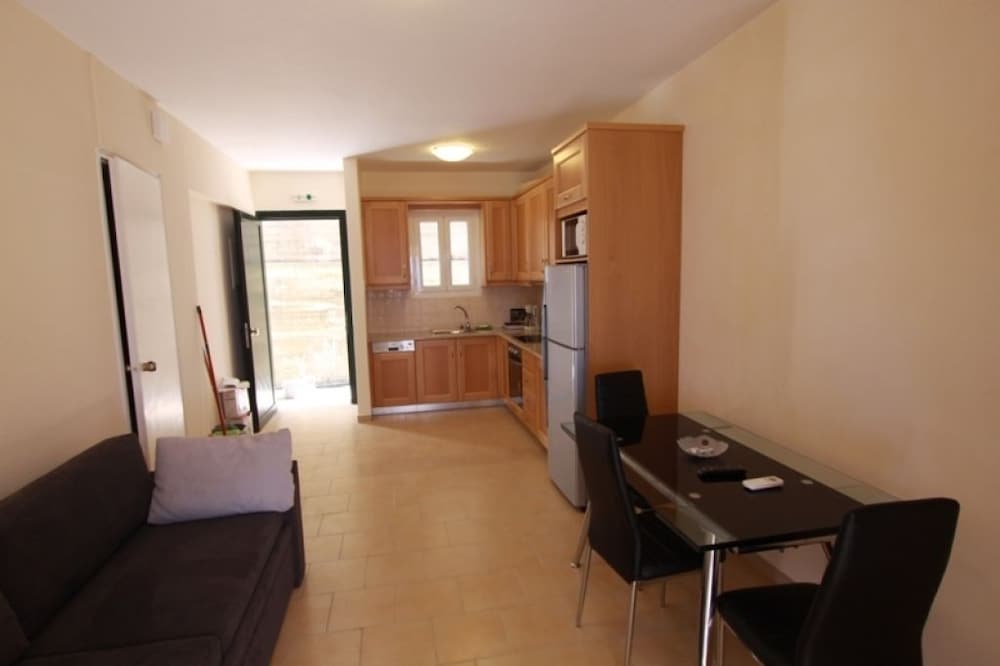 Фото Menigos Ab4g № 50 Beachfront 2 Bdr Apt