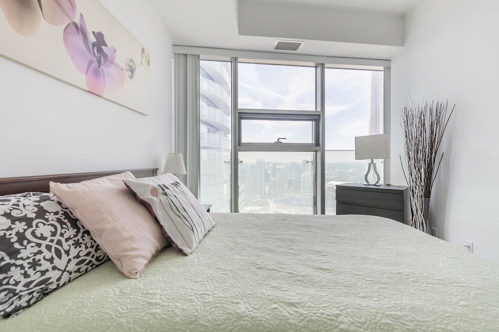 Фото Skytrees Condos at Union Station