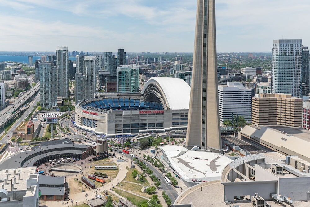 Фото Skytrees Condos at Union Station