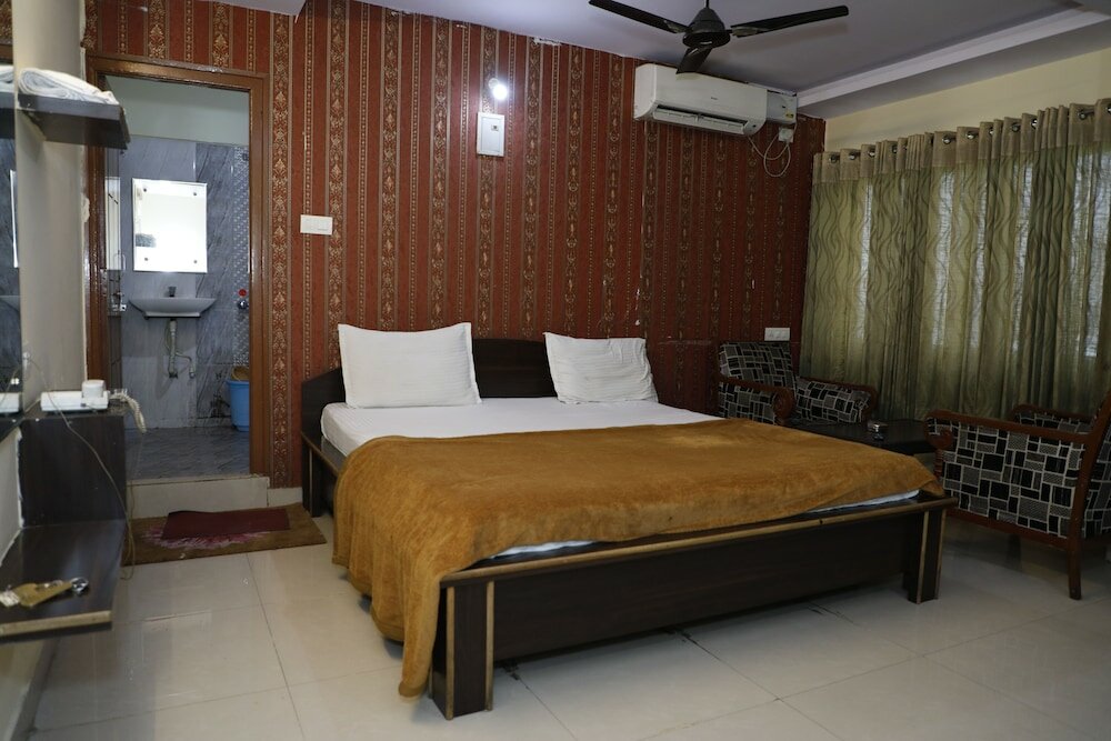 Фото Hotel Maruthi Residency Inn