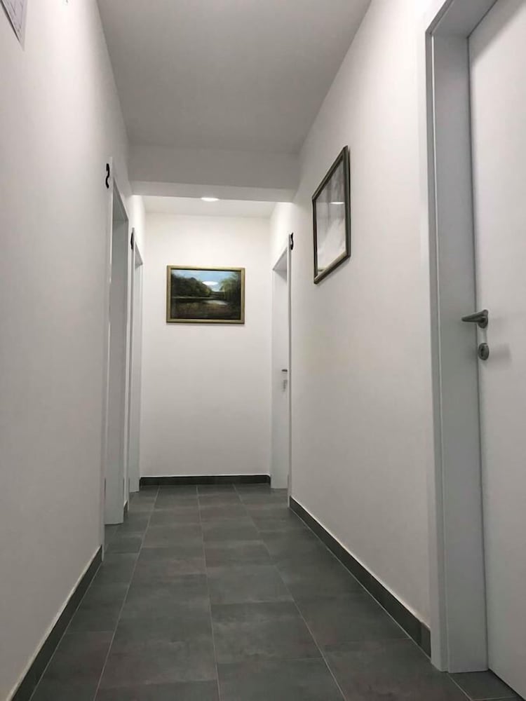 Фото Filipovic rent a car & apartments