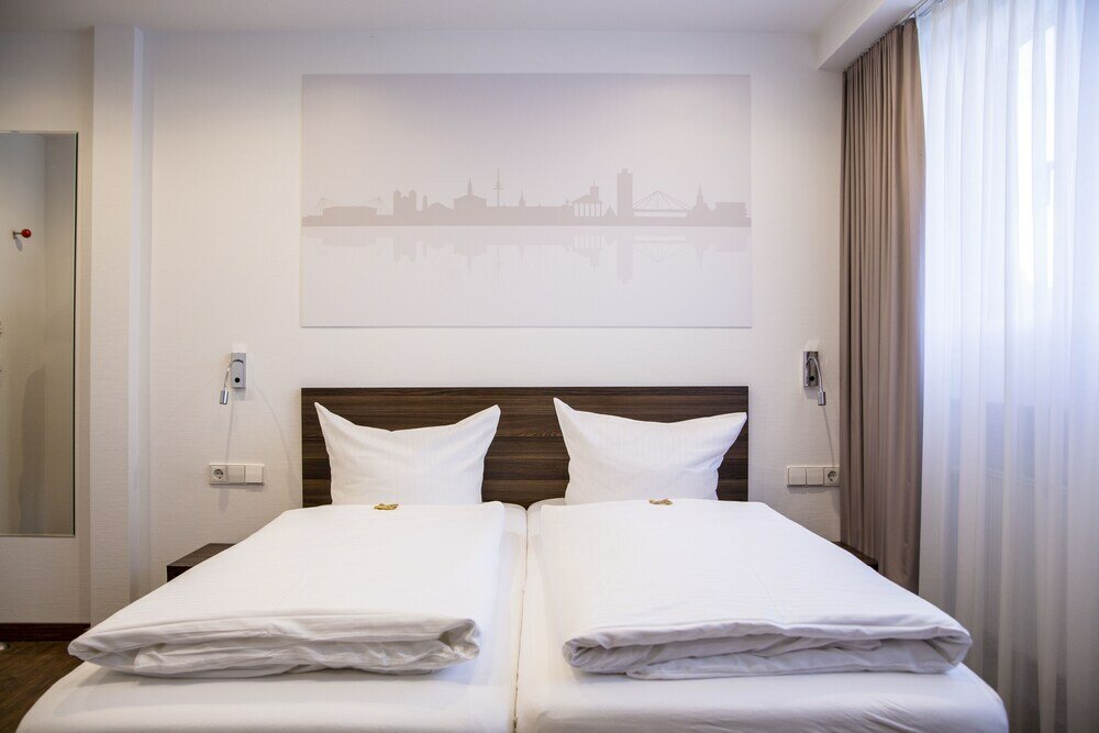 Фото SevenDays Hotel BoardingHouse