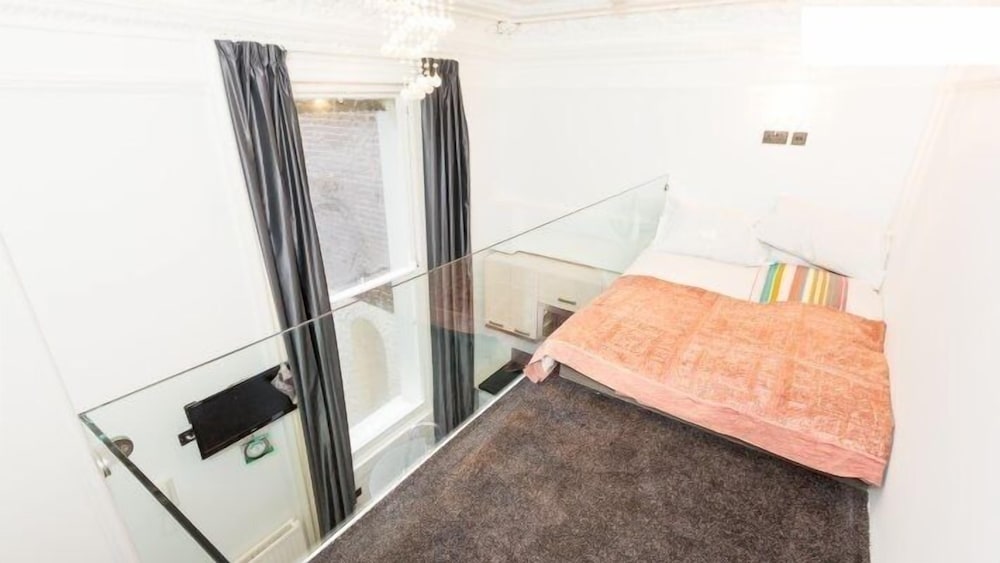 Фото The Dome Hyde Park