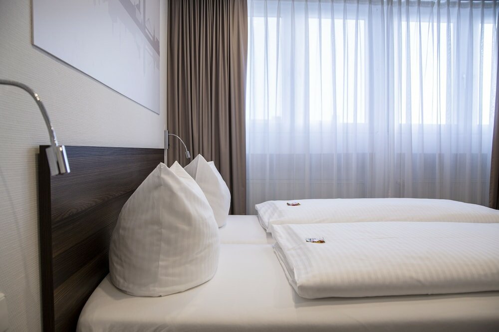 Фото SevenDays Hotel BoardingHouse