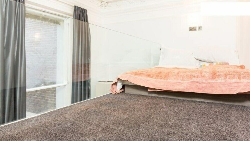 Фото The Dome Hyde Park