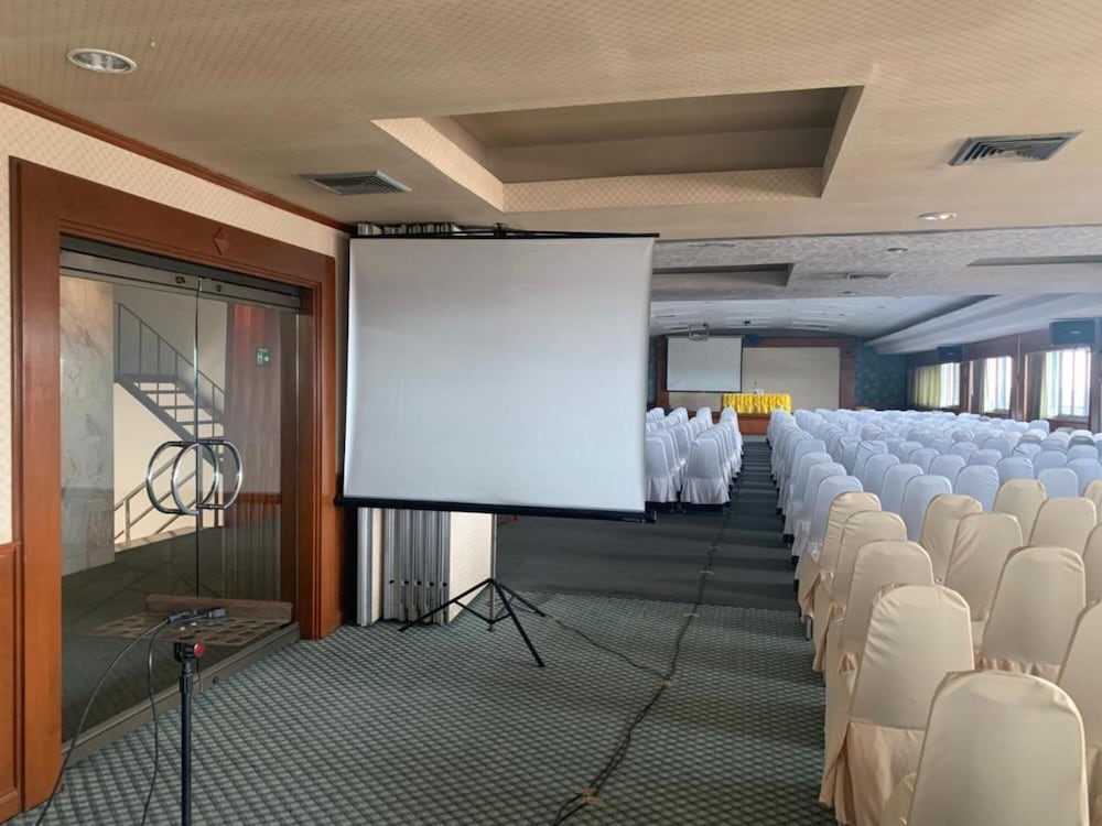 Фото Golden Grand Hotel