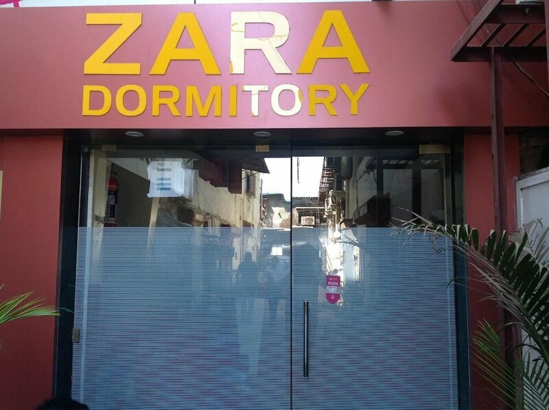 Гостиница Zara Dormitory в Мумбаи