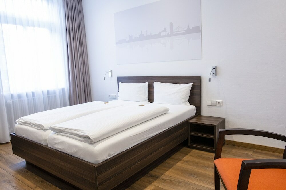 Фото SevenDays Hotel BoardingHouse