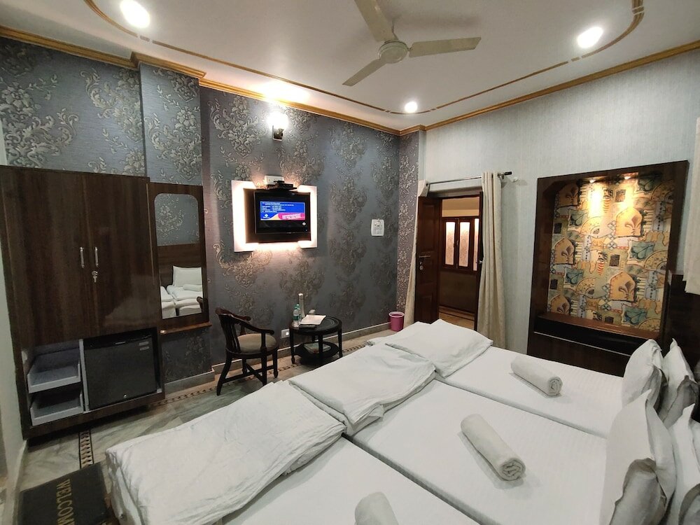 Фото Hotel Shivratri Guest House