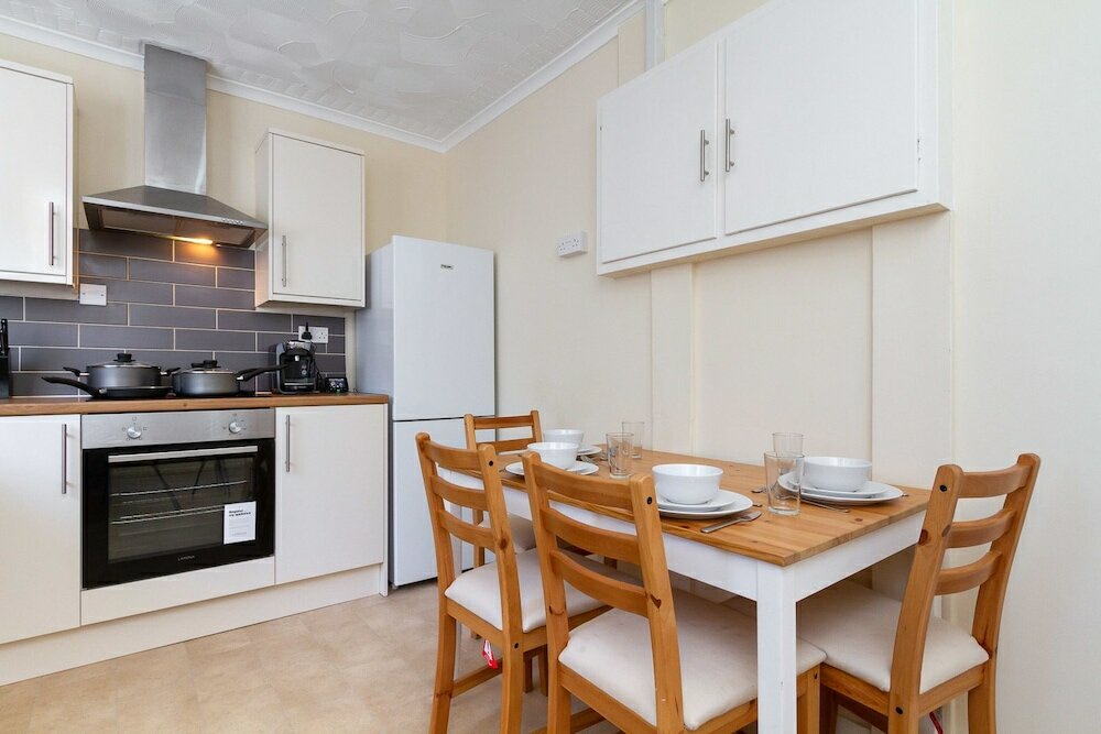 Фото Stay In Cardiff Cathay's Terrace Apartment