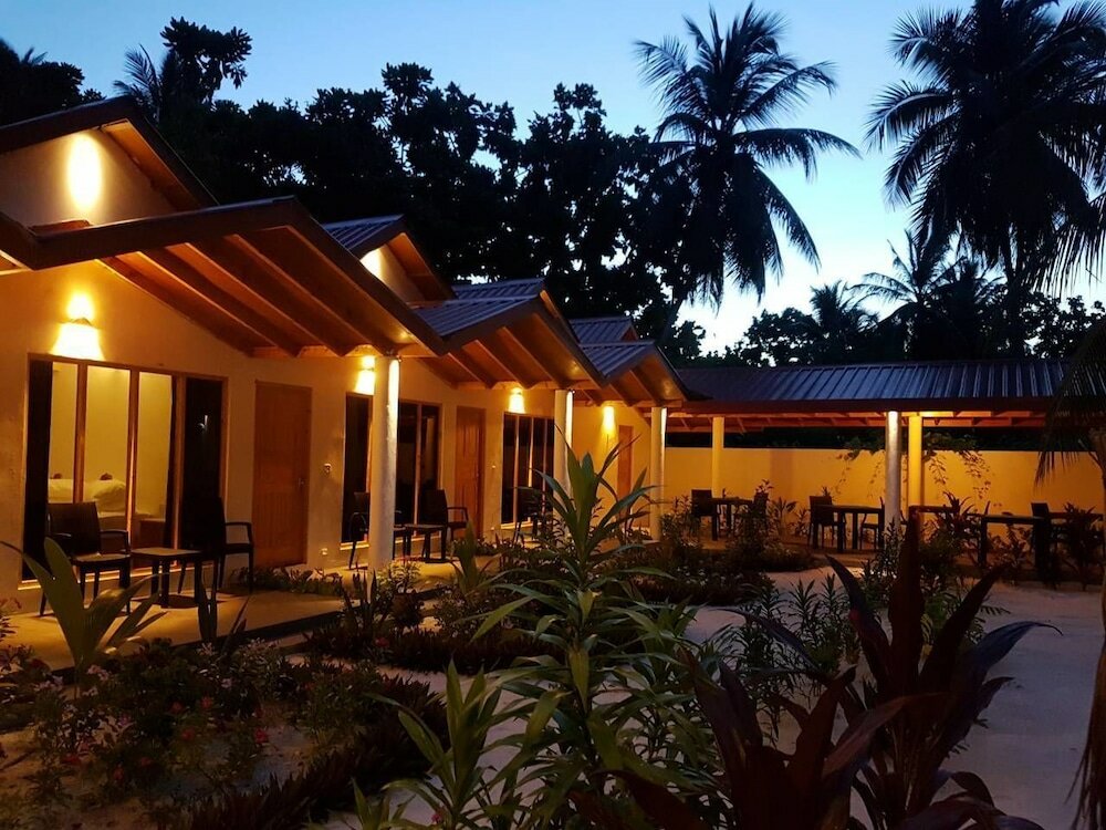 Фото Thoddoo Beach Holiday Inn