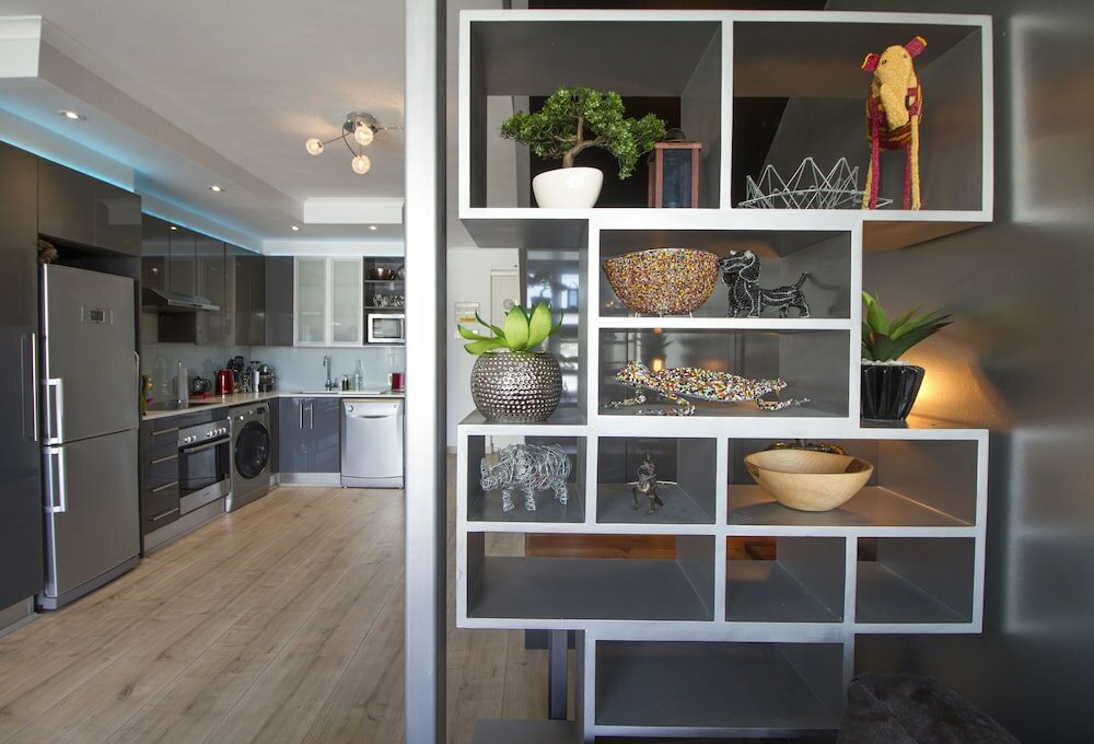 Фото Trendy 1-br City Center Apt