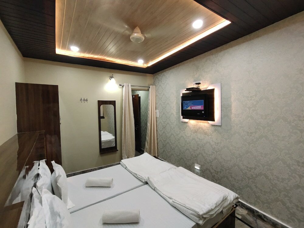 Фото Hotel Shivratri Guest House