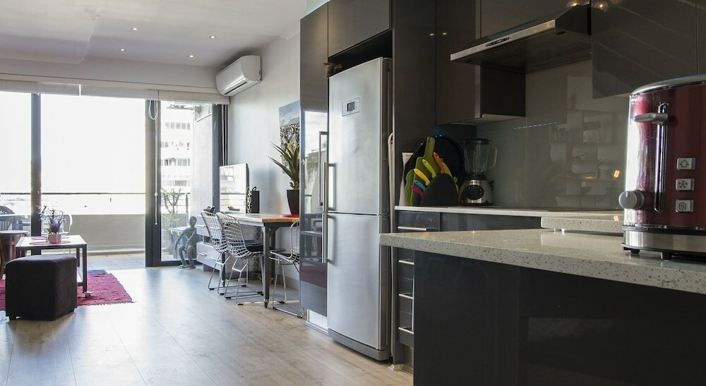 Фото Trendy 1-br City Center Apt