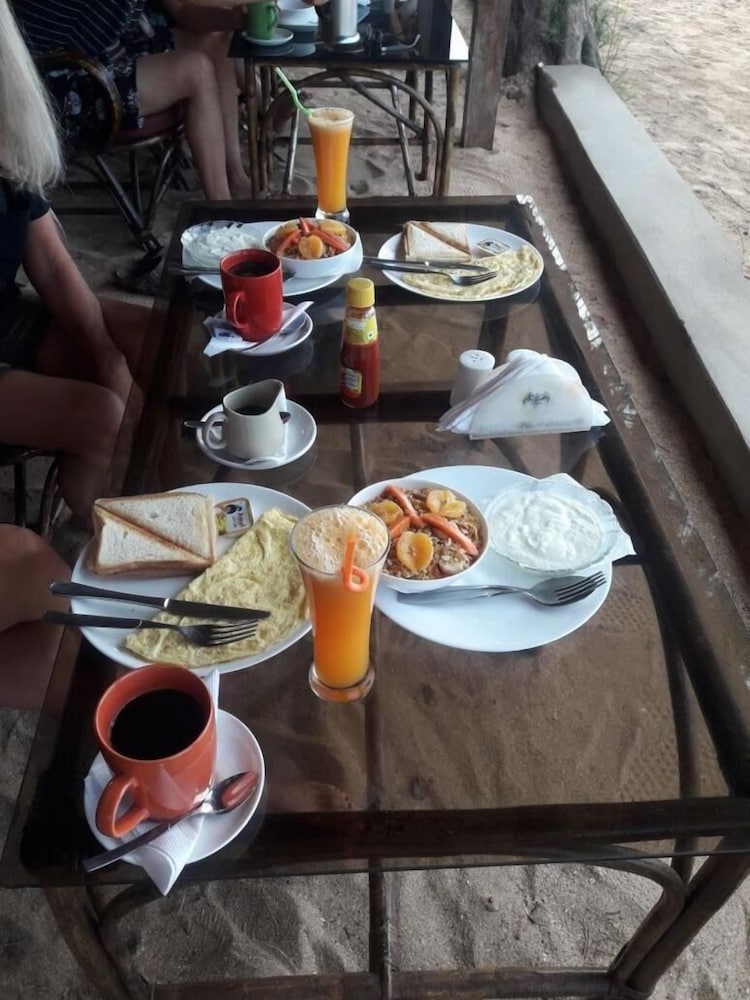 Фото Madhu Beach Huts