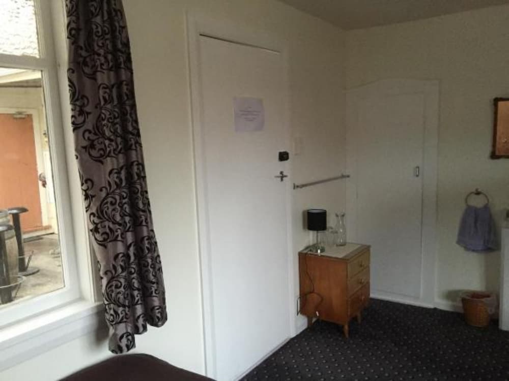 Фото Kokatahi Valley Country Inn